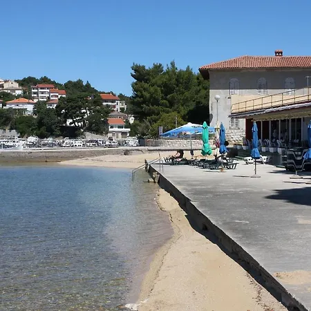 Apartman With Parking Space Palit, Rab - 14610 *