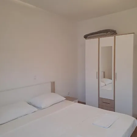 Appartement With A Parking Space Palit, Rab - 14610 *